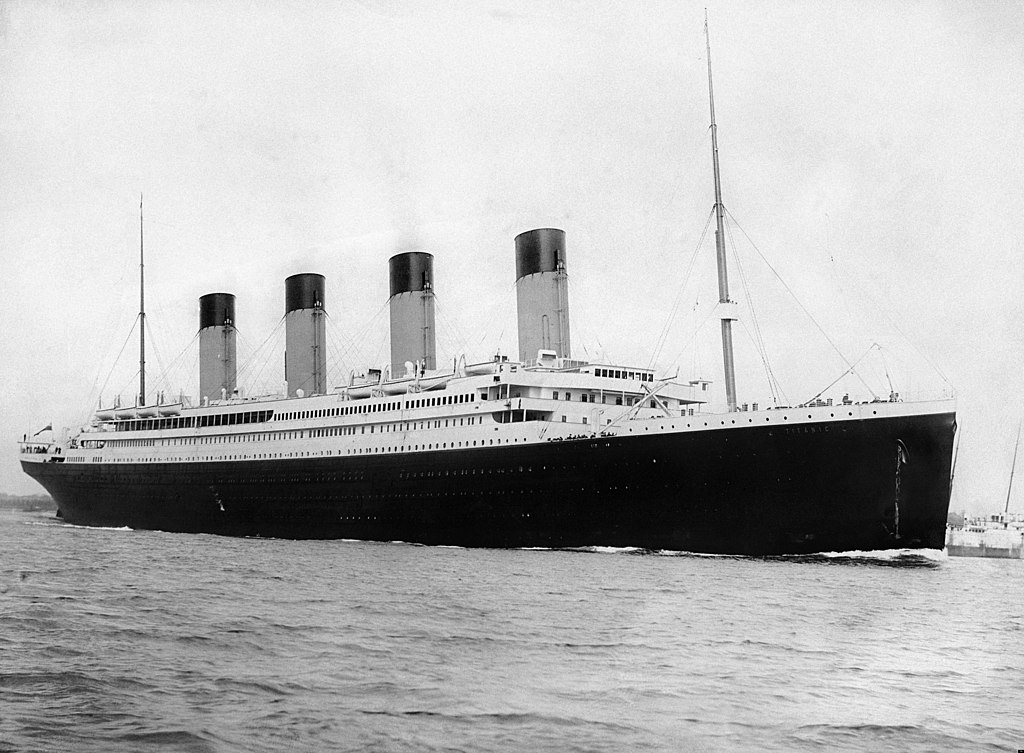 rms_titanic_departing_southampton_1912-04-10